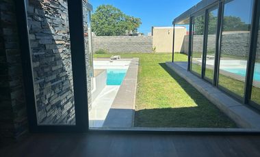 Casa en venta - 3 Dormitorios 4 Baños - Cocheras - 460Mts2 - Mar del Plata