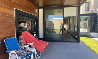 Casa en venta - 3 Dormitorios 4 Baños - Cocheras - 460Mts2 - Mar del Plata