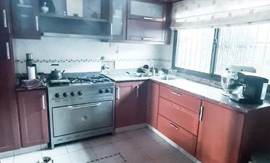 Casa en venta - 5 dormitorios 3 baños - Cocheras - 300mts2 totales - Berazategui [FINANCIADA]