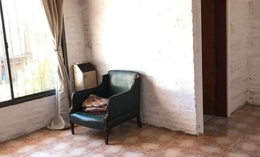 Casa en venta - 5 dormitorios 3 baños - Cocheras - 300mts2 totales - Berazategui [FINANCIADA]