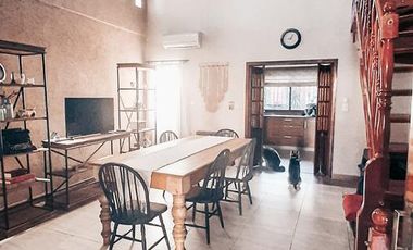 Casa en venta - 5 dormitorios 3 baños - Cocheras - 300mts2 totales - Berazategui [FINANCIADA]