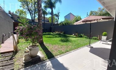 Venta casa 4 ambientes con cochera y fondo libre en Quilmes