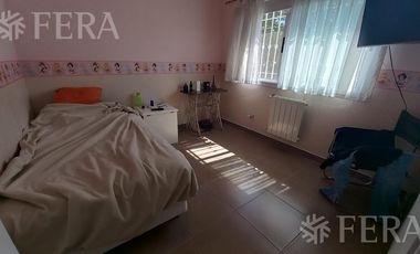 Venta casa 4 ambientes con cochera y fondo libre en Quilmes