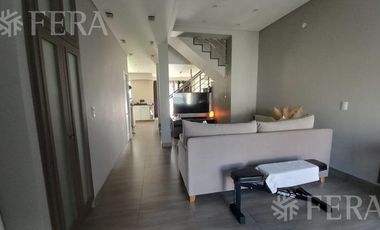 Venta casa 4 ambientes con cochera y fondo libre en Quilmes