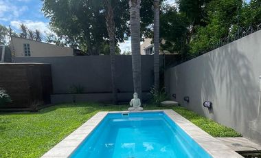 Venta casa 4 ambientes con cochera y fondo libre en Quilmes