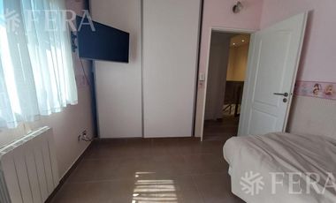Venta casa 4 ambientes con cochera y fondo libre en Quilmes