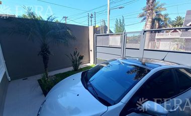 Venta casa 4 ambientes con cochera y fondo libre en Quilmes