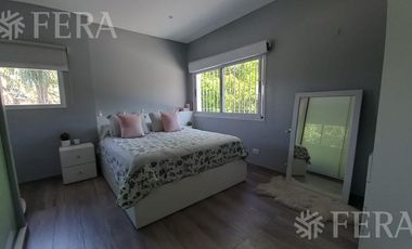 Venta casa 4 ambientes con cochera y fondo libre en Quilmes