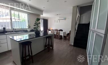 Venta casa 4 ambientes con cochera y fondo libre en Quilmes
