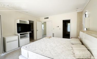 Casa en venta de estilo Moderno de cinco ambientes en  Abril Club de Campo - Apto Credito
