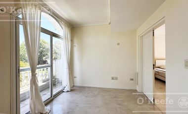 Casa en venta de estilo Moderno de cinco ambientes en  Abril Club de Campo - Apto Credito