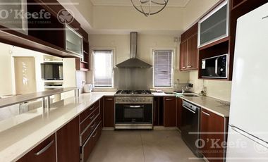Casa en venta de estilo Moderno de cinco ambientes en  Abril Club de Campo - Apto Credito