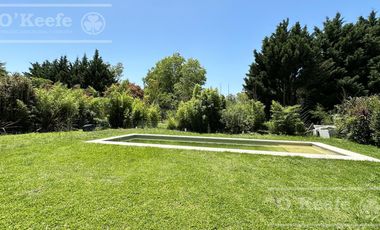 Casa en venta de estilo Moderno de cinco ambientes en  Abril Club de Campo - Apto Credito