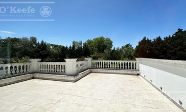Casa en venta de estilo Moderno de cinco ambientes en  Abril Club de Campo - Apto Credito