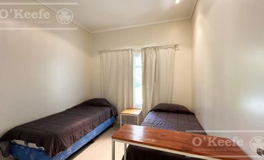 Casa en venta de estilo Moderno de cinco ambientes en  Abril Club de Campo - Apto Credito