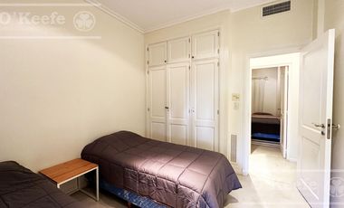 Casa en venta de estilo Moderno de cinco ambientes en  Abril Club de Campo - Apto Credito