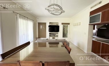 Casa en venta de estilo Moderno de cinco ambientes en  Abril Club de Campo - Apto Credito