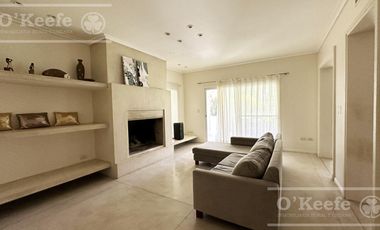 Casa en venta de estilo Moderno de cinco ambientes en  Abril Club de Campo - Apto Credito