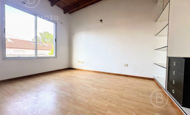 Departamento de 2 ambientes con cochera en venta en Banfield