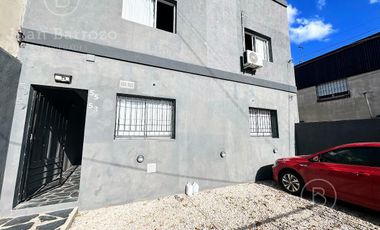 Departamento de 2 ambientes con cochera en venta en Banfield