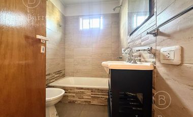 Departamento de 2 ambientes con cochera en venta en Banfield