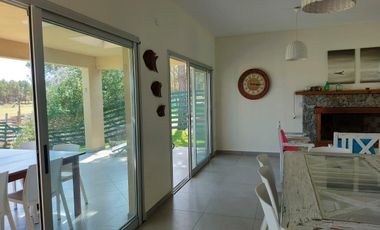 Casa en venta - 4 Dormitorios 3 Baños - Cochera - 1.000Mts2 - Golf II, Costa Esmeralda, Pinamar