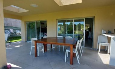 Casa en venta - 4 Dormitorios 3 Baños - Cochera - 1.000Mts2 - Golf II, Costa Esmeralda, Pinamar
