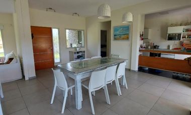 Casa en venta - 4 Dormitorios 3 Baños - Cochera - 1.000Mts2 - Golf II, Costa Esmeralda, Pinamar
