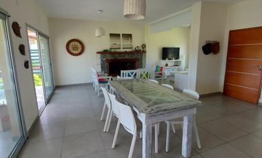 Casa en venta - 4 Dormitorios 3 Baños - Cochera - 1.000Mts2 - Golf II, Costa Esmeralda, Pinamar