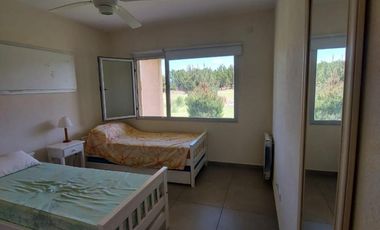 Casa en venta - 4 Dormitorios 3 Baños - Cochera - 1.000Mts2 - Golf II, Costa Esmeralda, Pinamar