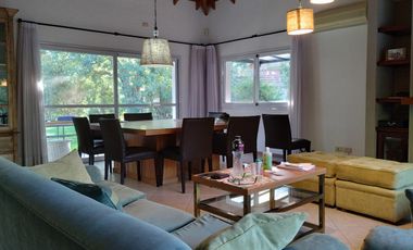 Casa única excelente ubicación impecable estado en 1 lote de 1.080 m²