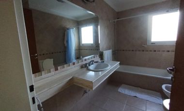 Casa única excelente ubicación impecable estado en 1 lote de 1.080 m²