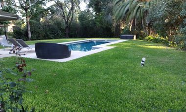 Casa única excelente ubicación impecable estado en 1 lote de 1.080 m²