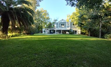 Casa única excelente ubicación impecable estado en 1 lote de 1.080 m²