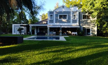 Casa única excelente ubicación impecable estado en 1 lote de 1.080 m²