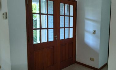 Casa única excelente ubicación impecable estado en 1 lote de 1.080 m²