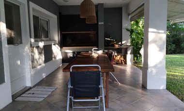 Casa única excelente ubicación impecable estado en 1 lote de 1.080 m²