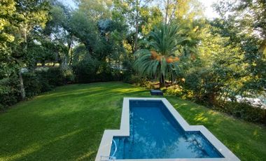 Casa única excelente ubicación impecable estado en 1 lote de 1.080 m²