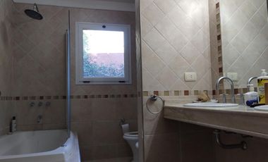 Casa única excelente ubicación impecable estado en 1 lote de 1.080 m²