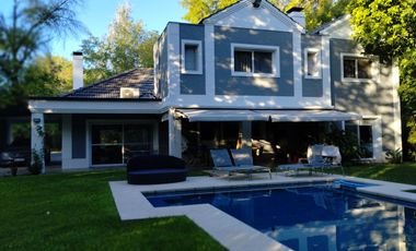Casa única excelente ubicación impecable estado en 1 lote de 1.080 m²