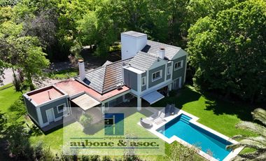 Casa única excelente ubicación impecable estado en 1 lote de 1.080 m²