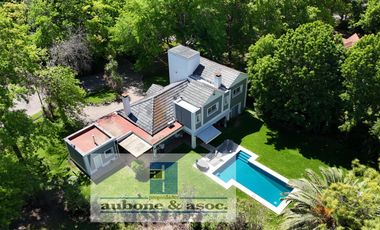 Casa única excelente ubicación impecable estado en 1 lote de 1.080 m²