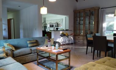 Casa única excelente ubicación impecable estado en 1 lote de 1.080 m²