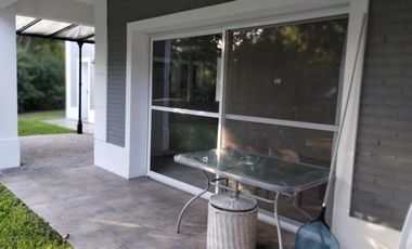 Casa única excelente ubicación impecable estado en 1 lote de 1.080 m²