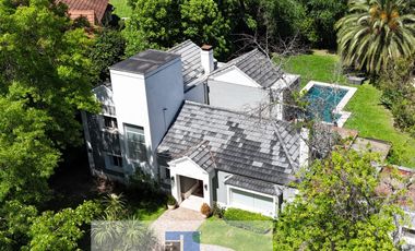 Casa única excelente ubicación impecable estado en 1 lote de 1.080 m²