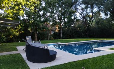Casa única excelente ubicación impecable estado en 1 lote de 1.080 m²