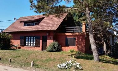 Casa en venta - 3 Dormitorios 1 Baño - 350Mts2 - Ostende