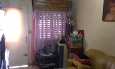 Casa con galpón.