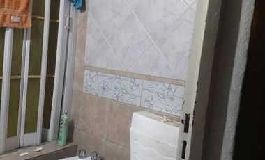 Casa con galpón.