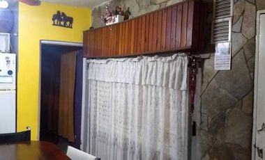 Casa con galpón.